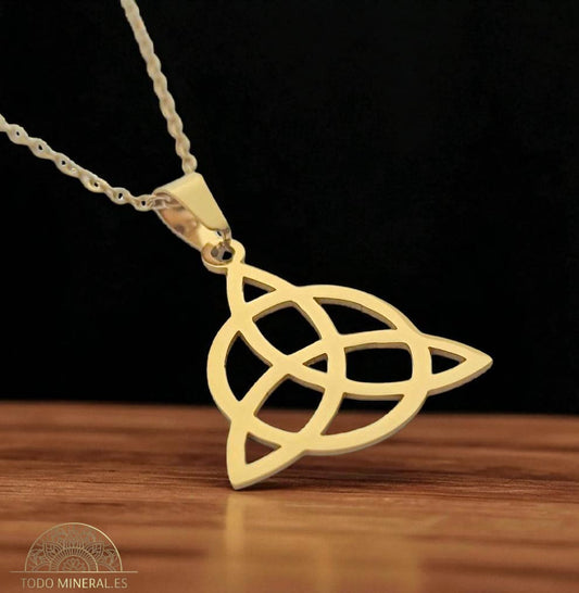 Collar Triquetra Acero Inoxidable Con Cadena 40 Cms (Elije tono) TODOMINERAL
