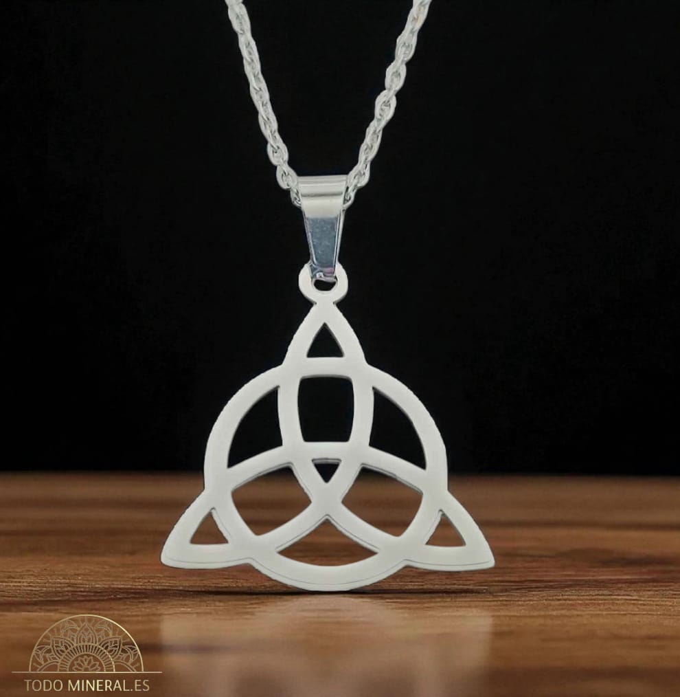 Collar Triquetra Acero Inoxidable Con Cadena 40 Cms (Elije tono) TODOMINERAL