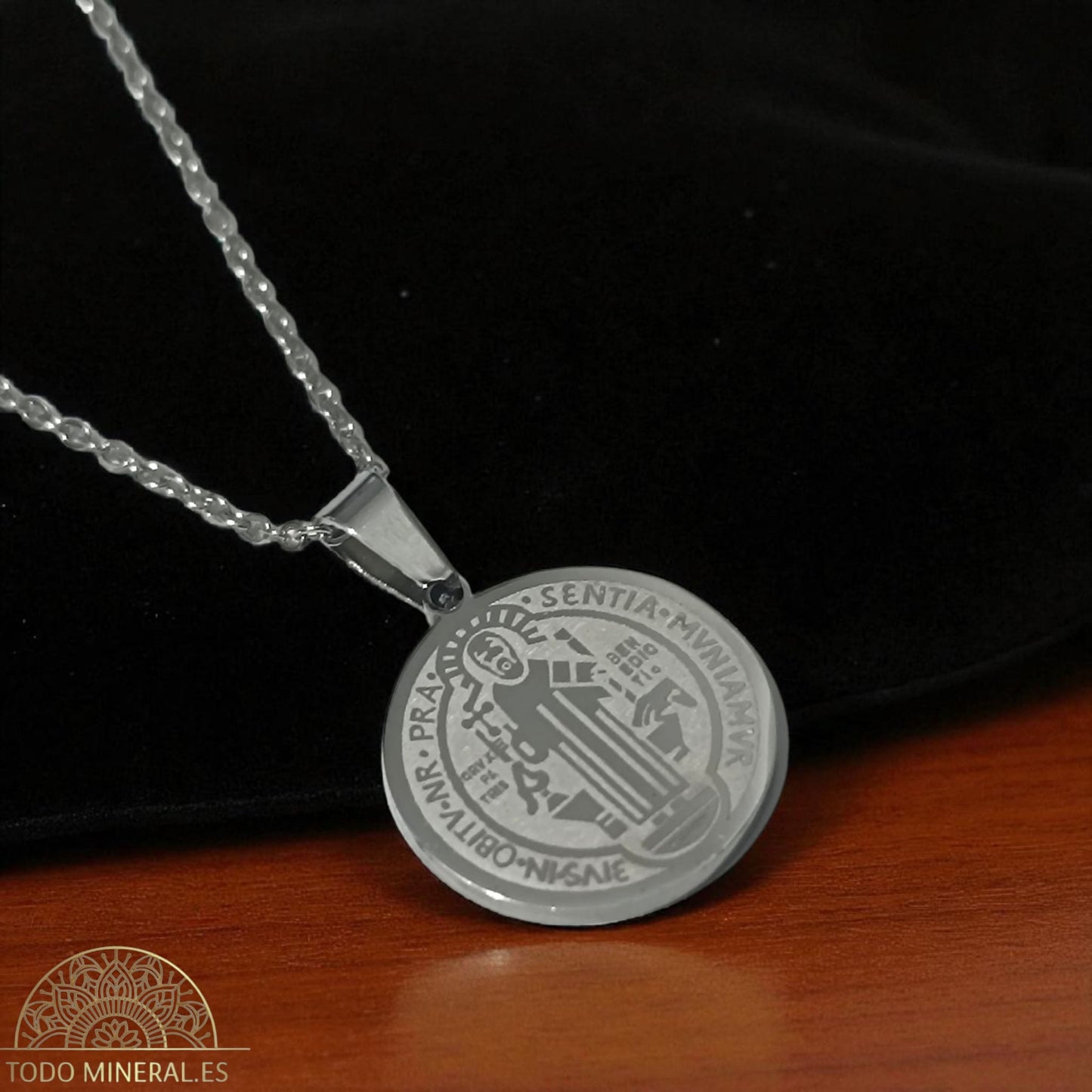 Collar Medalla San Benito Acero Inoxidable Con Cadena 40 Cms (Elije tono) TODOMINERAL