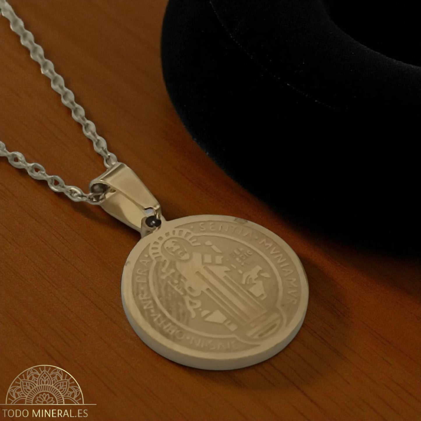 Collar Medalla San Benito Acero Inoxidable Con Cadena 40 Cms (Elije tono) TODOMINERAL