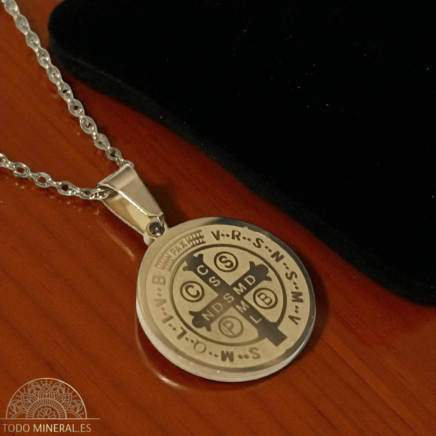 Collar Medalla San Benito Acero Inoxidable Con Cadena 40 Cms (Elije tono) TODOMINERAL