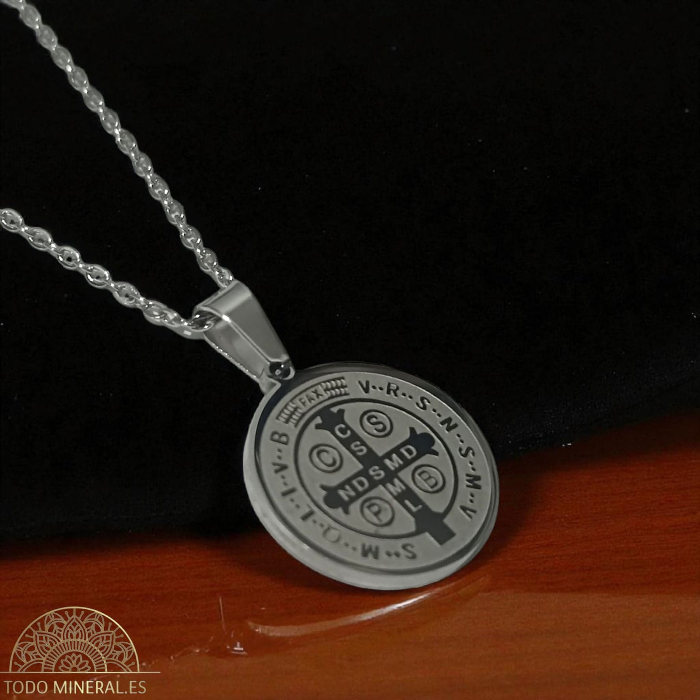 Collar Medalla San Benito Acero Inoxidable Con Cadena 40 Cms (Elije tono) TODOMINERAL