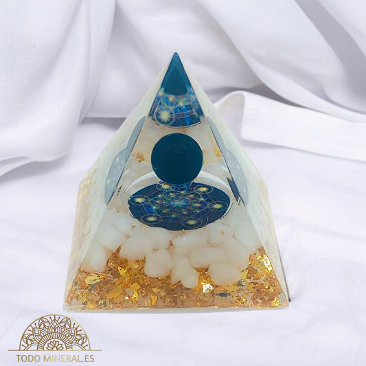 Piramide Orgonita Con Minerales 5 x 6 Cms PIRAMIDE MINERAL