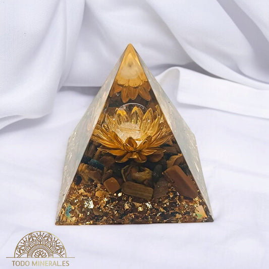 Piramide Orgonita Con Minerales 5 x 6 Cms PIRAMIDE MINERAL