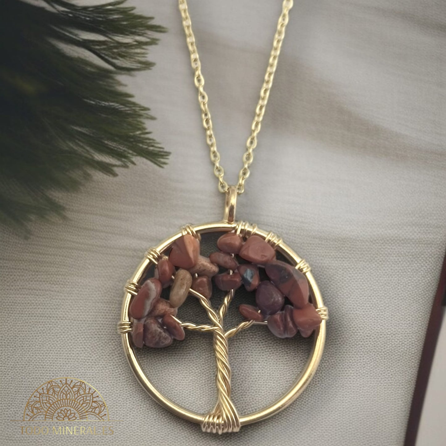 Collar En Acero Dorado Árbol De La Vida 30 mm Piedra Jaspe Rojo Con Cadena 40 Cms TODOMINERAL