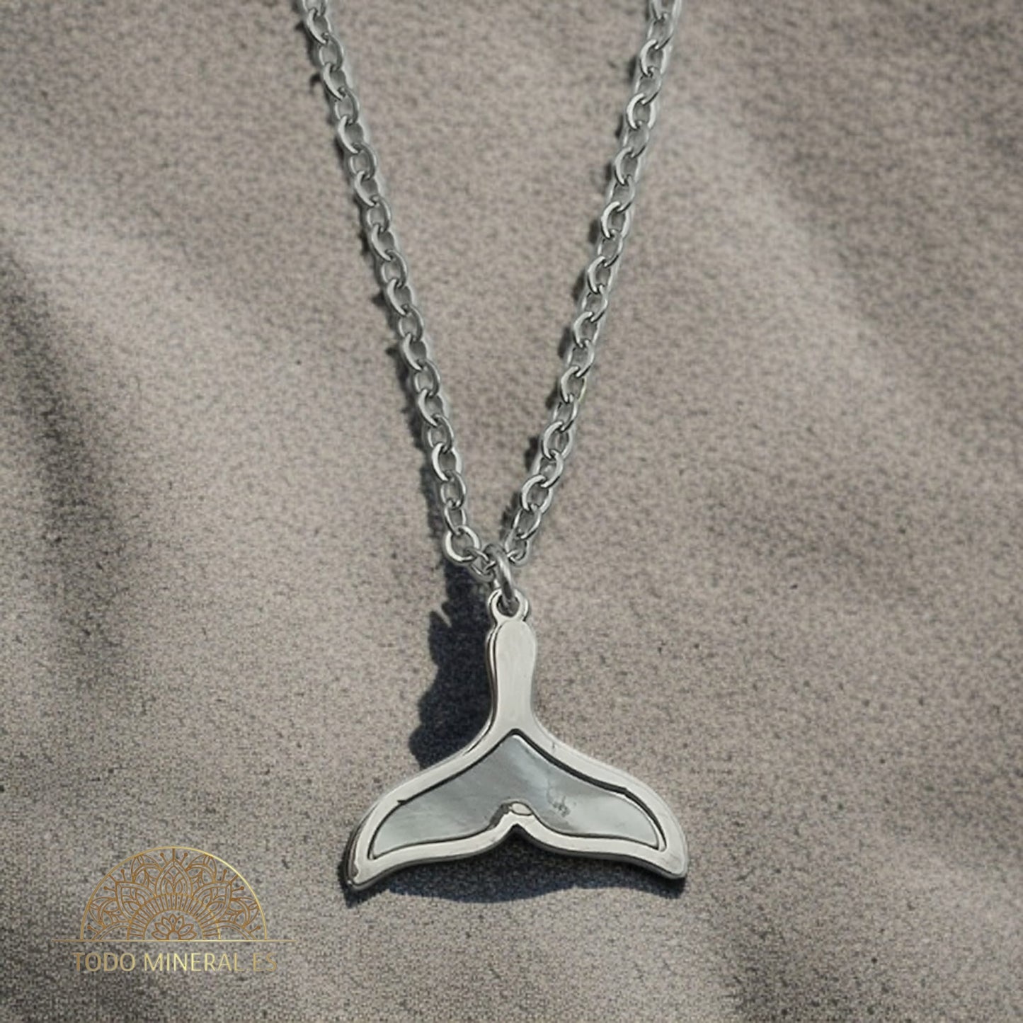 Collar Cola De Ballena Con Nacar y Acero Con Cadena 40 Cms TODOMINERAL