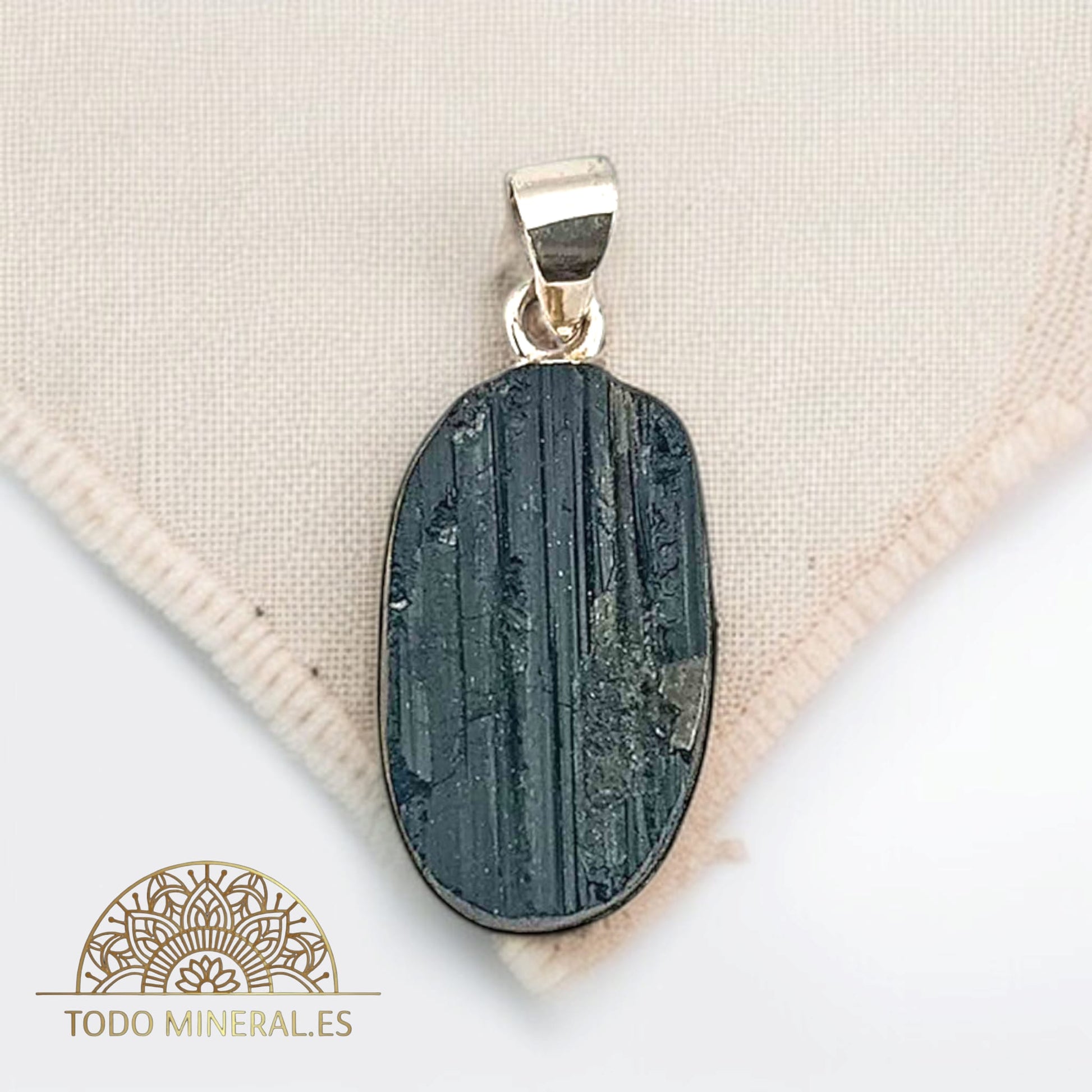 Colgante Plata 925 Con Piedra Turmalina Natural  20 mm Aproximadamente TODOMINERAL