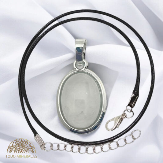 Colgante Ovalado Metal Con Piedra Cuarzo Blanco (INCLUYE CORDON 45 CMS EN NEGRO) TODOMINERAL