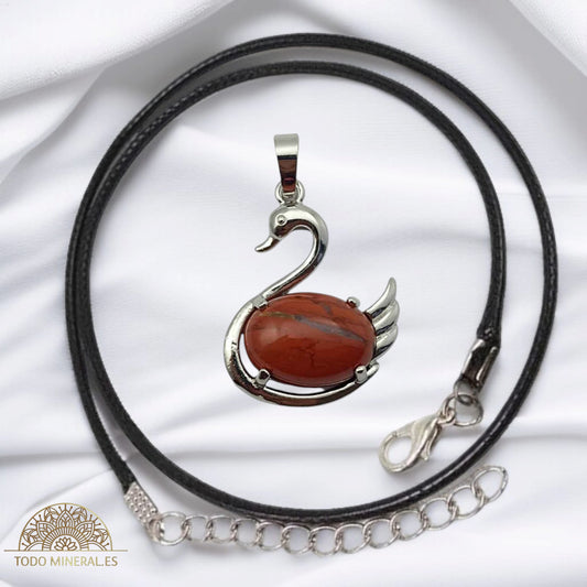 Colgante Cisne Metal Con Piedra Jaspe Rojo (INCLUYE CORDON 45 CMS EN NEGRO) TODOMINERAL