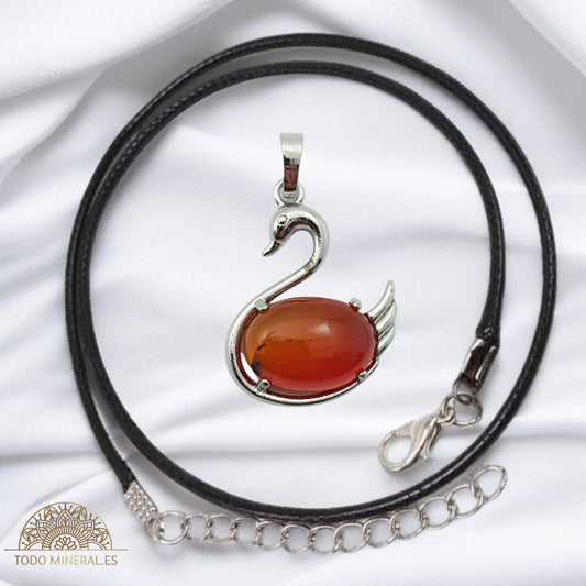 Colgante Cisne Metal Con Piedra Carneola (INCLUYE CORDON 45 CMS EN NEGRO) TODOMINERAL