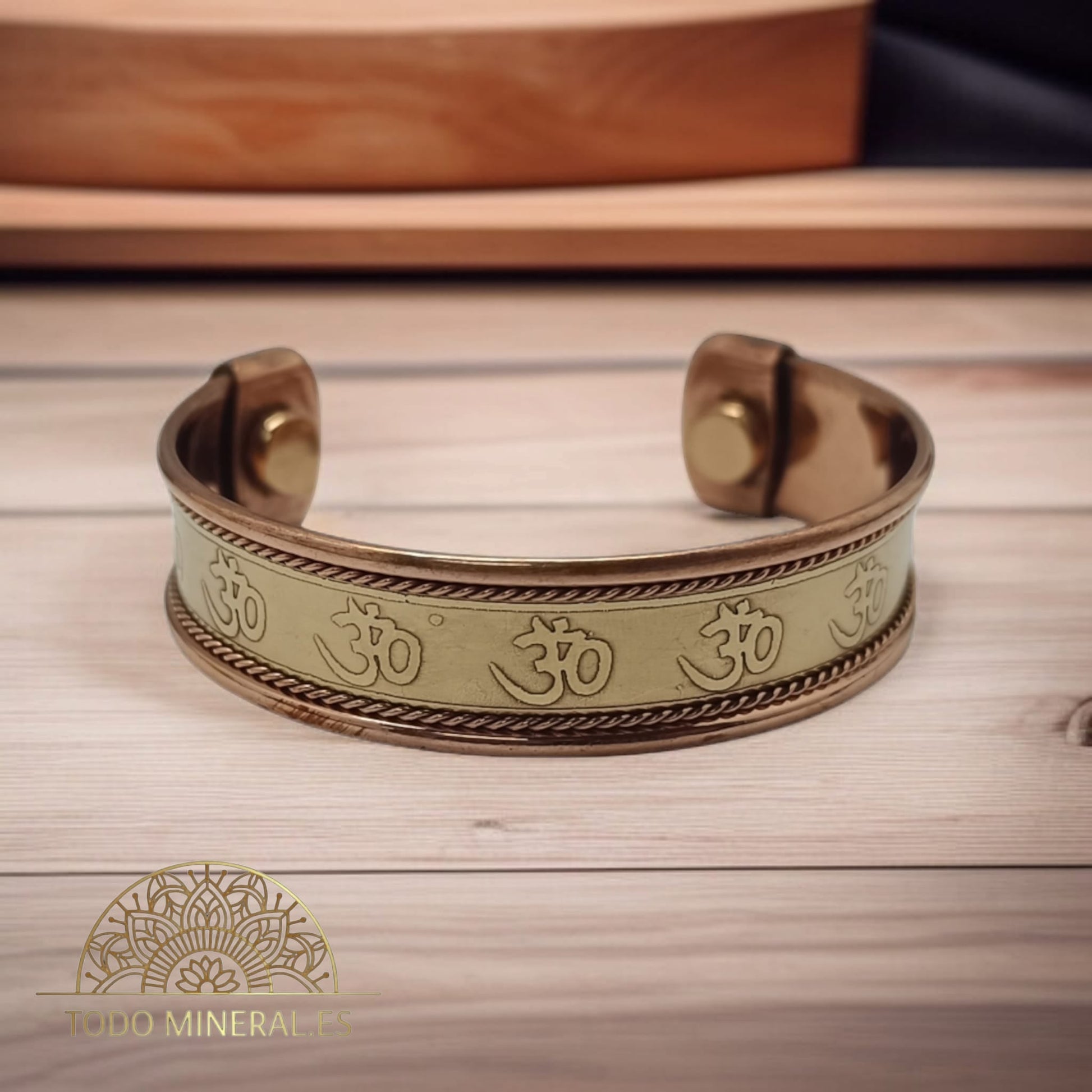 Pulsera Cobre Con Imán Simbolo Om PULSERA COBRE