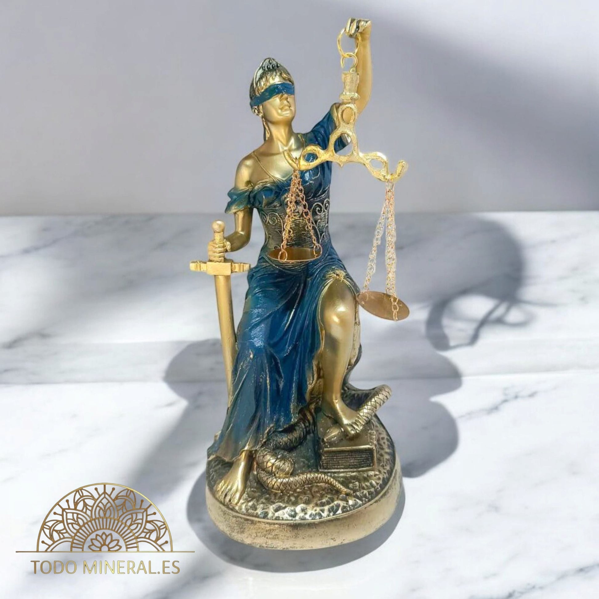 Figura En Resina Diosa De La Justicia Sentada 27 Cms Aprox 600102172 TODOMINERAL