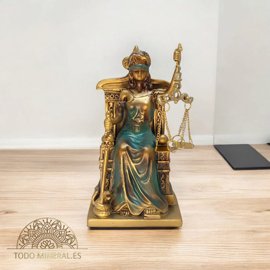 Figura En Resina Diosa De La Justicia Sentada 19 Cms Aprox 600102860 Color Cobre Verde TODOMINERAL