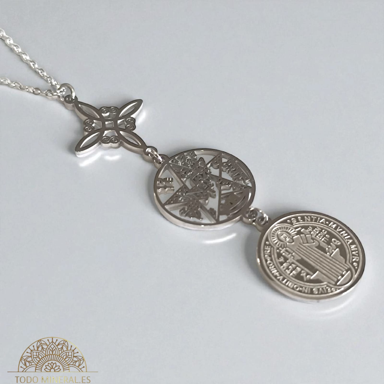 Collar Triple Protección Nudo De Bruja Tetragramaton Y San Benito En Acero Con Cadena 45 Cms TODOMINERAL