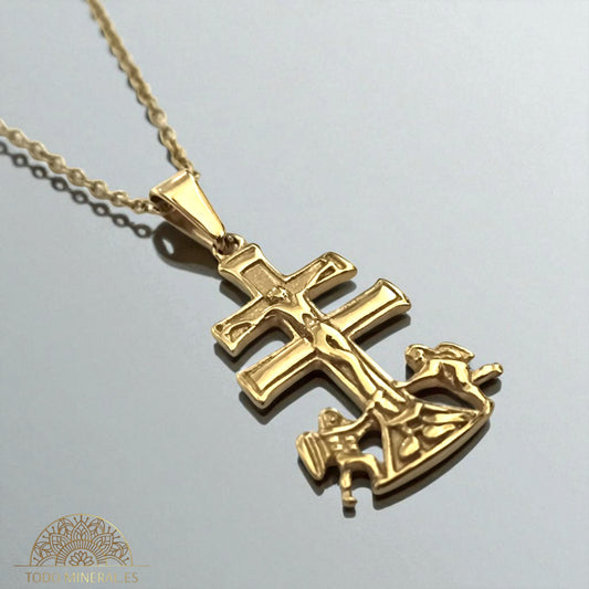 Collar Cruz Caravaca En Acero Dorado Con Cadena 50  Cms  600103454-5 TODOMINERAL