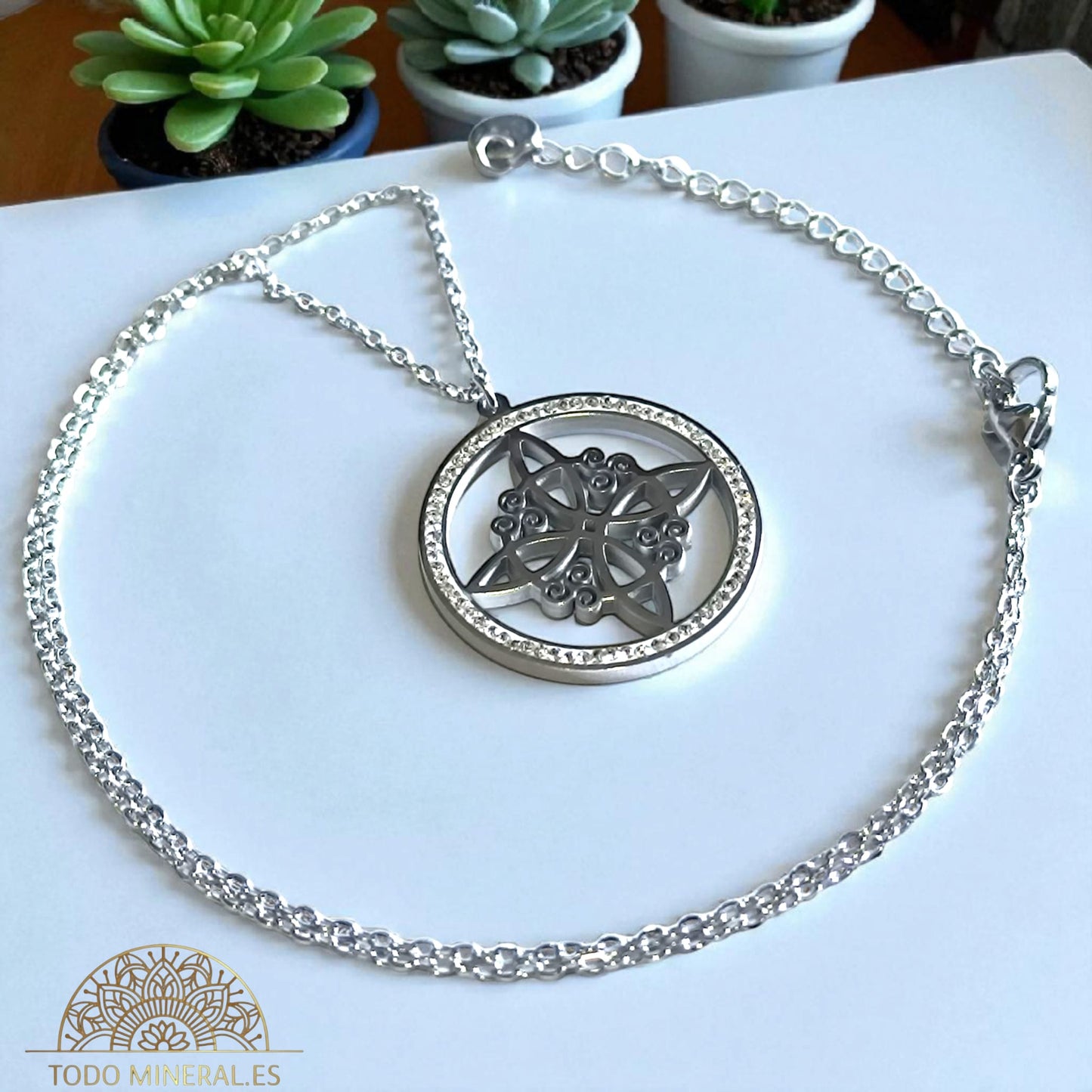 Collar Nudo De Bruja Con Simbol Trisquel En Acero Inoxidable Con Circonitas y Cadena 45 Cms TODOMINERAL