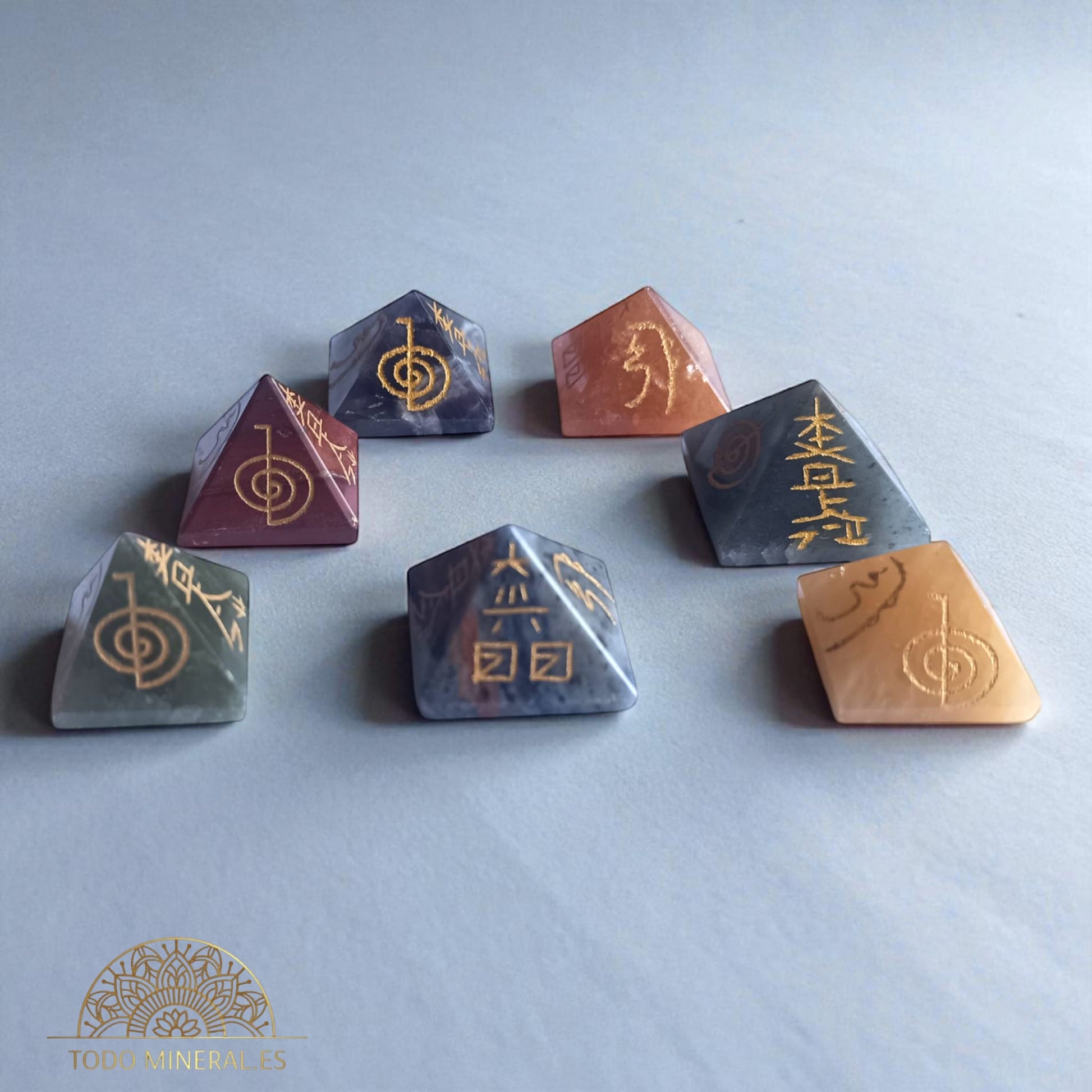 Juego 7 Chakras Piramides 4 Cms Aprox Reiki TODOMINERAL