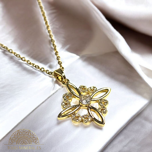 Collar Nudo De Bruja En Acero Inoxidable Con Circonitas y Cadena 45 Cms TODOMINERAL