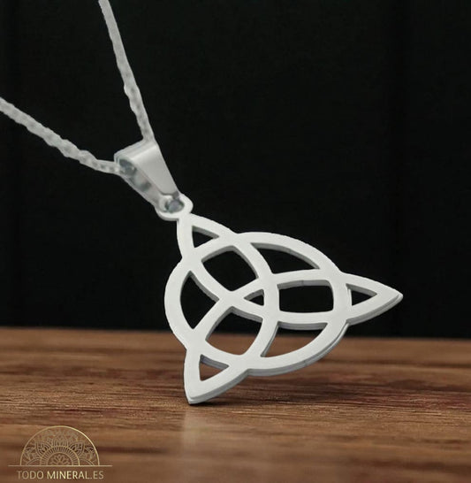 Collar Triquetra Acero Inoxidable Con Cadena 40 Cms (Elije tono) TODOMINERAL