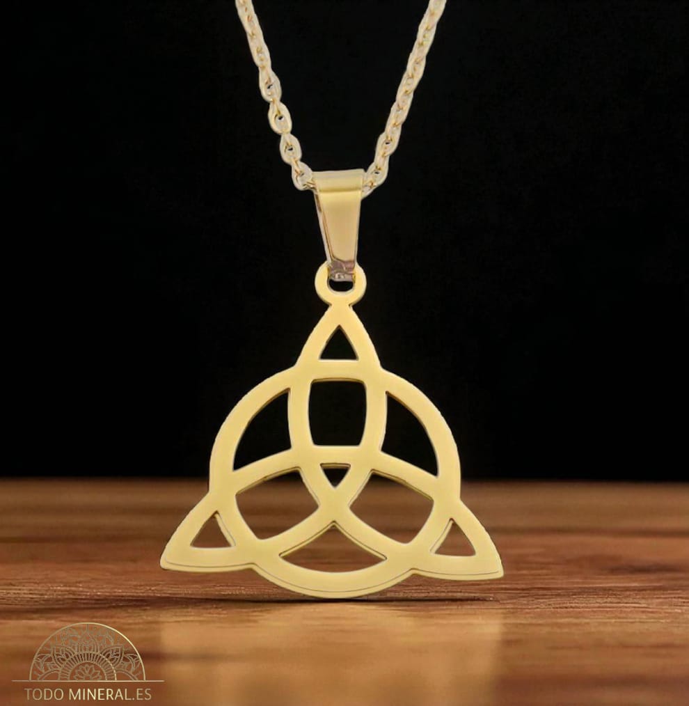 Collar Triquetra Acero Inoxidable Con Cadena 40 Cms (Elije tono) TODOMINERAL