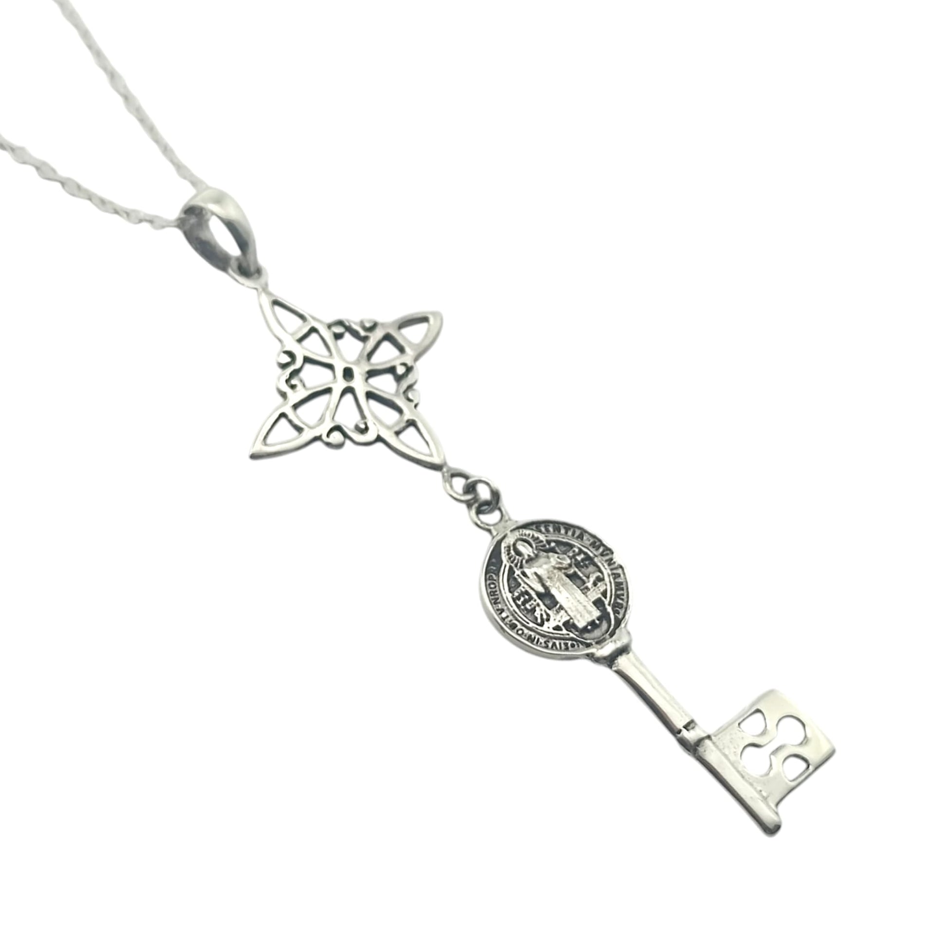Colgante Doble Proteccion Nudo De Bruja Llave San Benito Plata 925 55 mm Largo Aprox Incluye Cadena Plata 45 Cms Finita TODOMINERAL