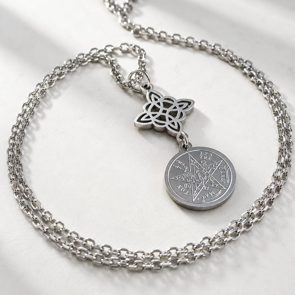 Collar Doble Proteccion Nudo De Bruja Y Tetragramaton Acero Inoxidable Cadena 45 CMS TODOMINERAL