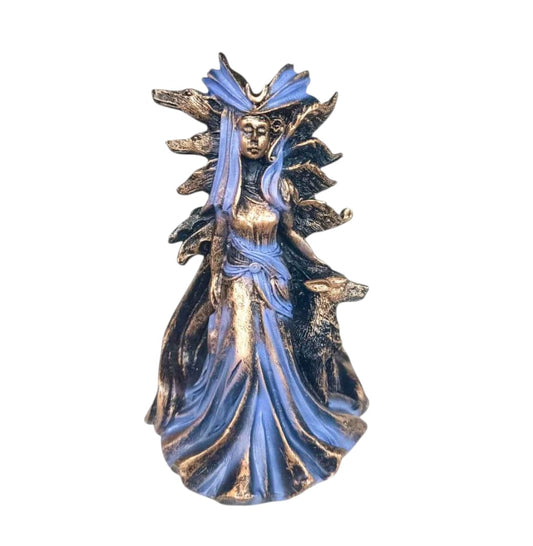 Figura En Resina Hecate 16 Cms Aprox